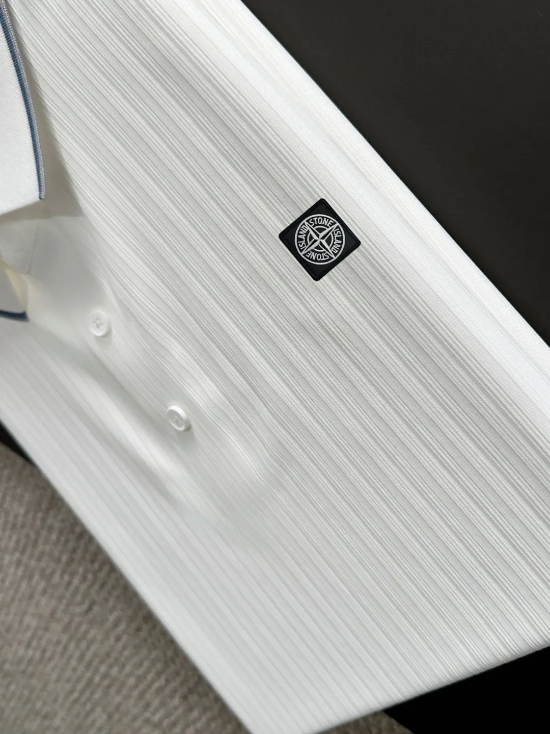 🅿️330 shipped next day, high quality Stone lsland/Stone Island 25ss spring and summer new high-definition POLO lapel T-shirt. Made with machines imported from Italy. It is truly the most luxurious and high-quality product. It is made of combed and heavyweight fabrics. High-strength and high-weight fabrics feel substantial when weighed. The upper body is also more textured than ordinary T-shirts and is not easy to deform. This texture can cope with the weather. It absorbs sweat and is breathable, suitable for both hot and cold! Perfectly produced with reference to the original stitch and stitch! The loose fit design is super noble. Custom-woven signature ribbed collar, cuffs, and hem. Really rare and rare goods Size: M-XXXL
